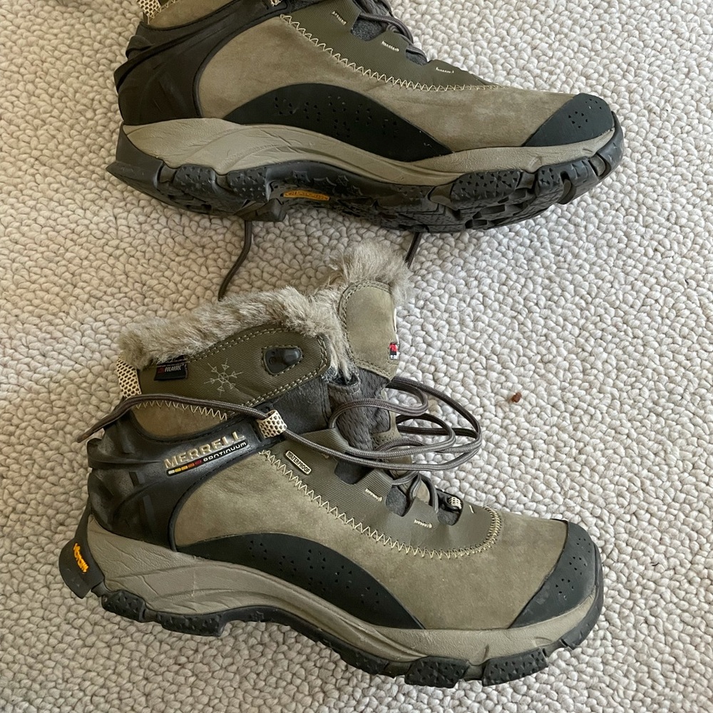 Merrell waterproof boots women’s size 8